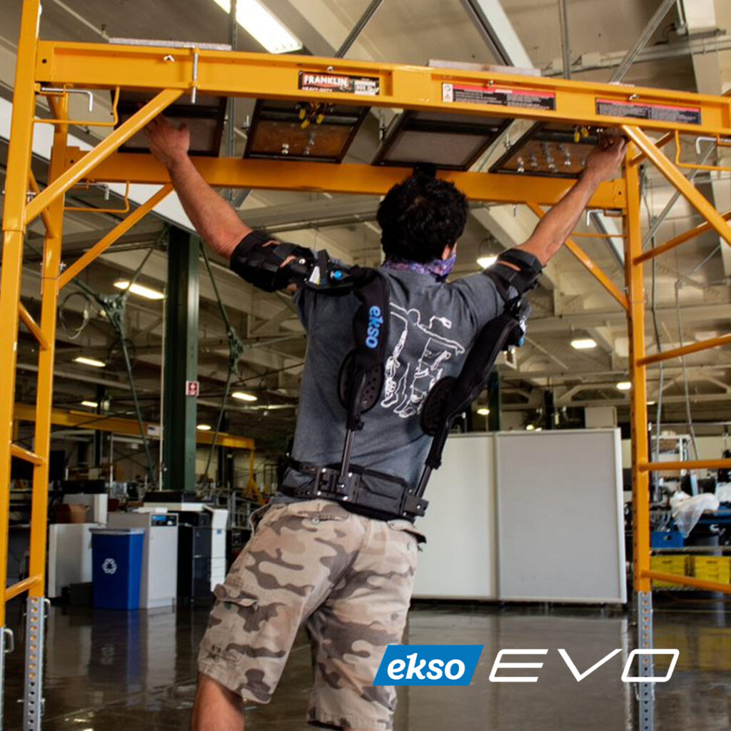 Travail bras levés avec dispositif d'assistance physique