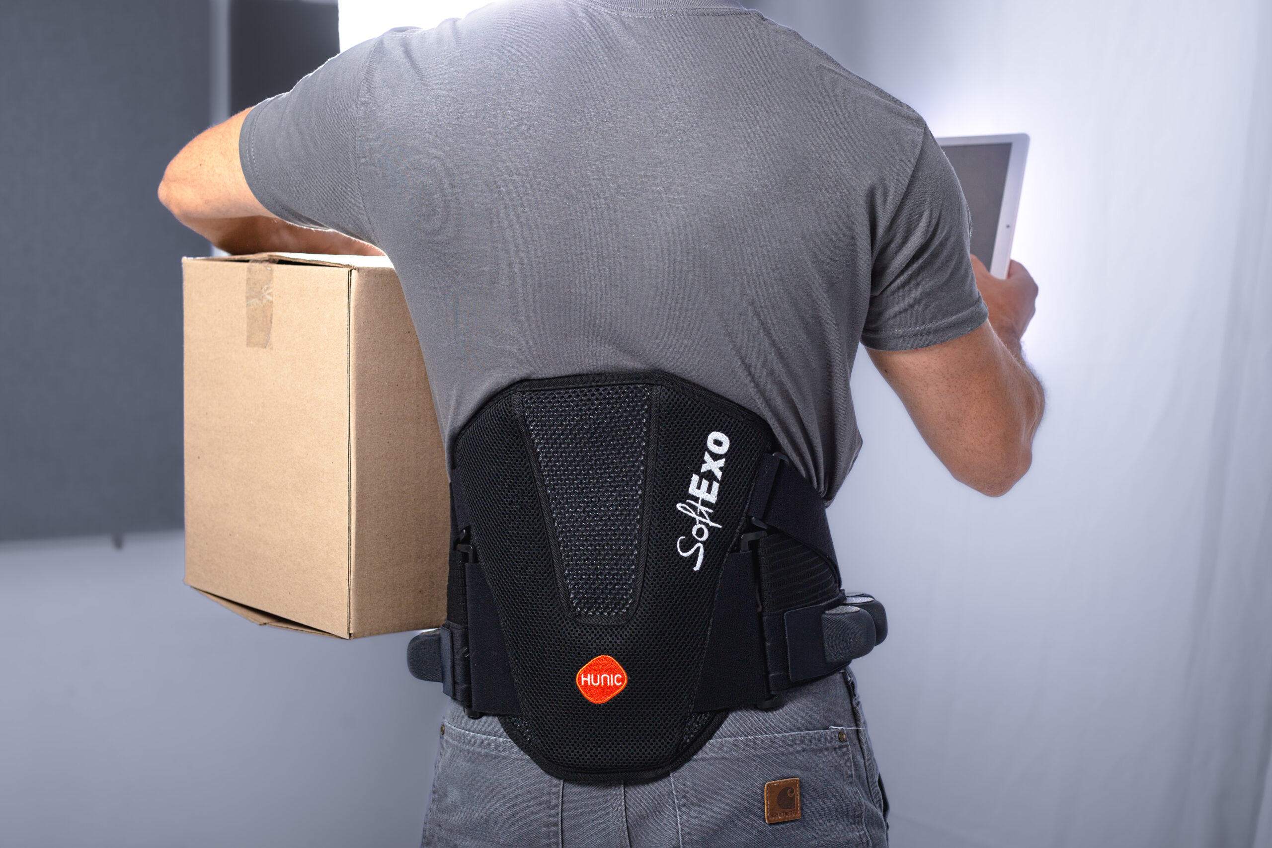 Exosquelette SoftExo Carry porté en picking