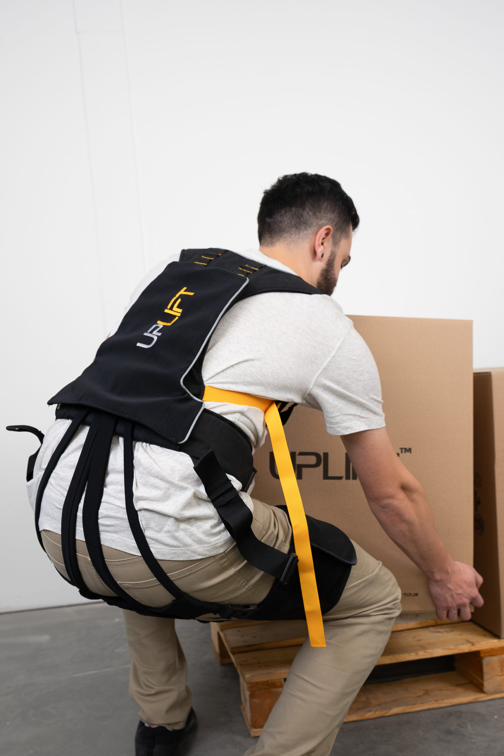 Exosquelette UPLIFT Lite en picking logistique